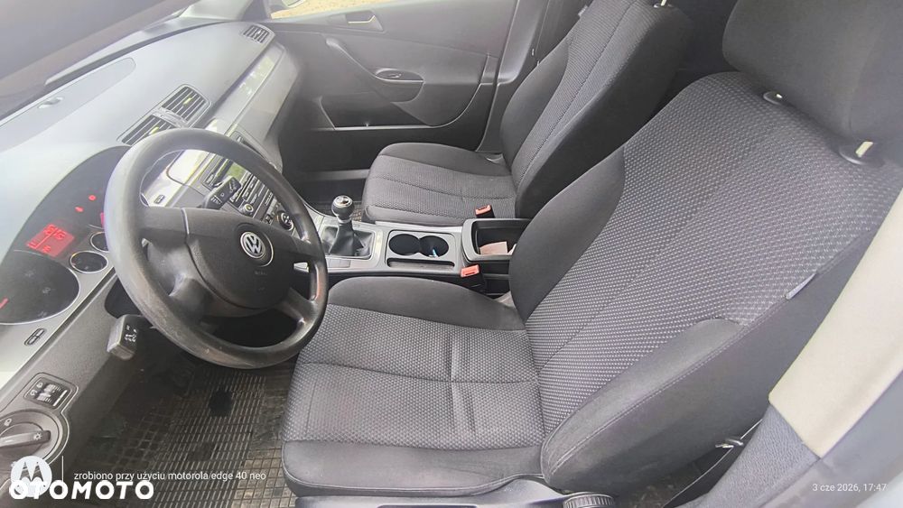 Volkswagen Passat 1.9 TDI DPF Highline - 8