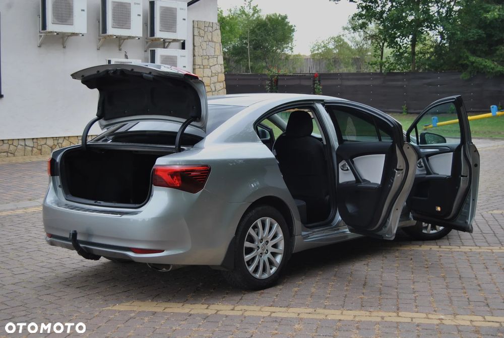 Toyota Avensis 1.8 Sol NAVI - 20