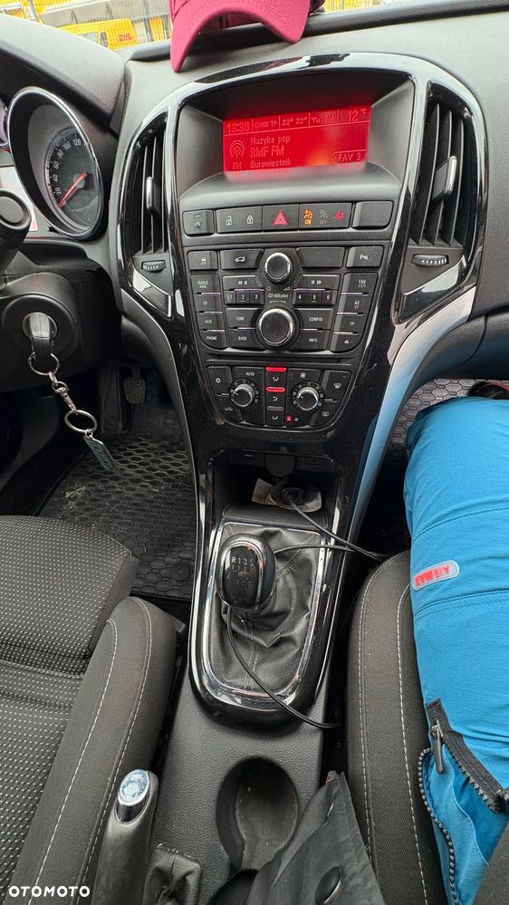 Opel Astra IV 1.4 T Cosmo - 14