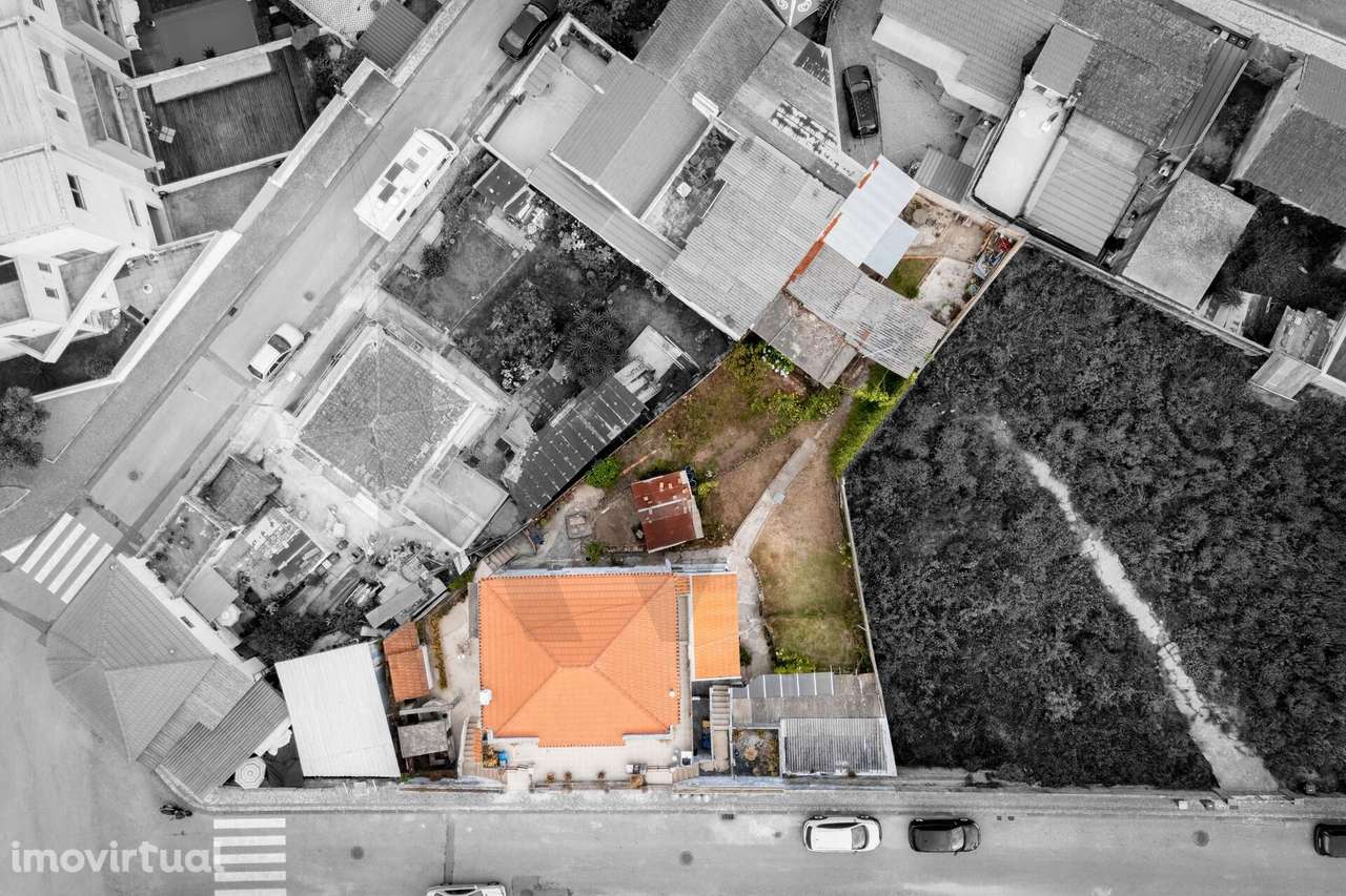 Moradia Isolada com Grande Potencial em Fundo de Vila, S. João da Made - Grande imagem: 3/9