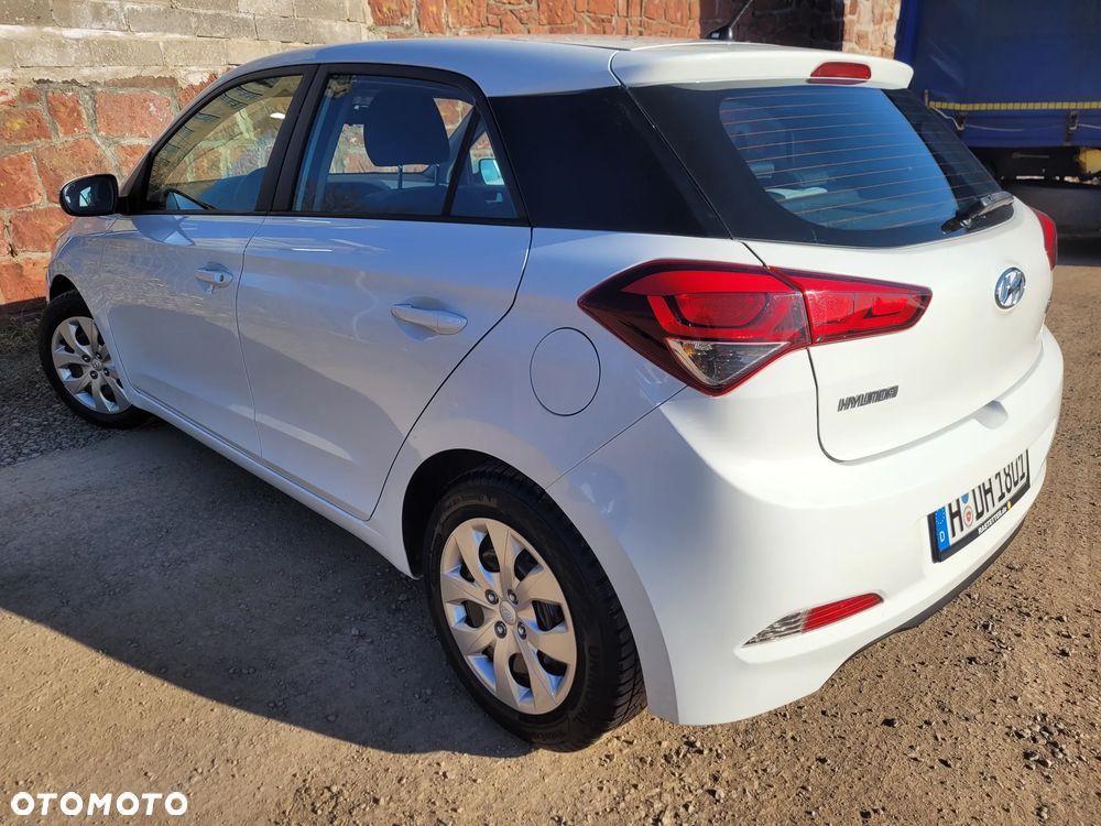 Hyundai i20 blue 1.2 Classic - 11