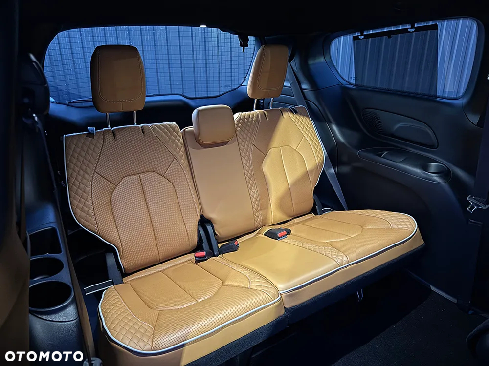 Chrysler Pacifica - 23
