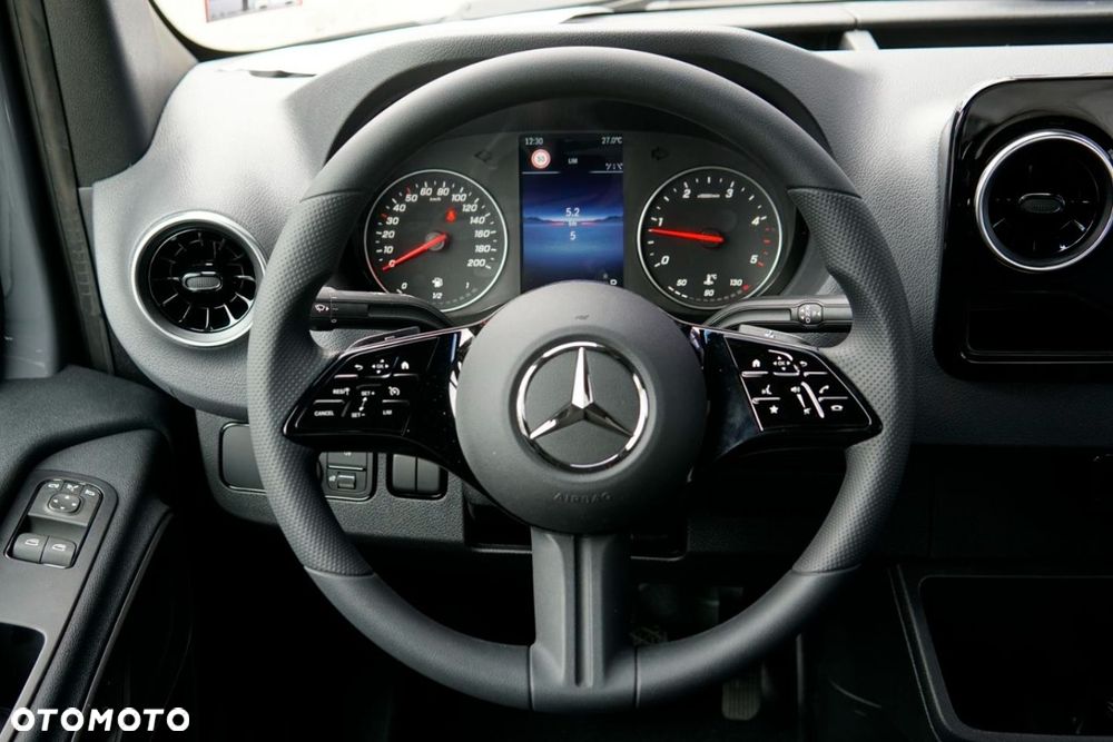 Mercedes-Benz Sprinter - 13