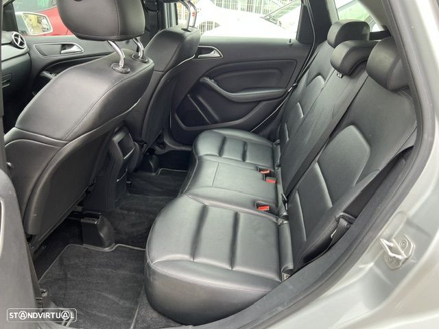 Mercedes-Benz B 180 CDI AMG Line - 14