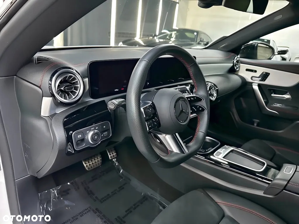 Mercedes-Benz CLA 250 4-Matic 7G-DCT - 10