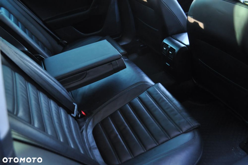 Volkswagen Passat 2.0 TDI DPF Highline - 16