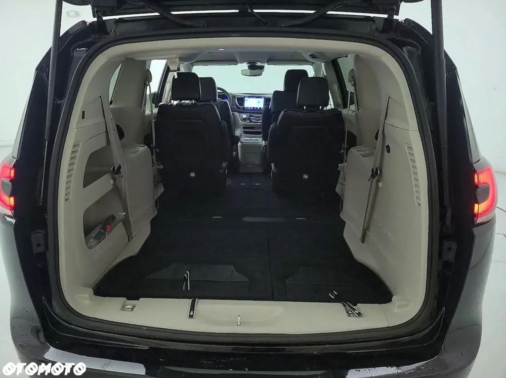 Chrysler Pacifica - 11