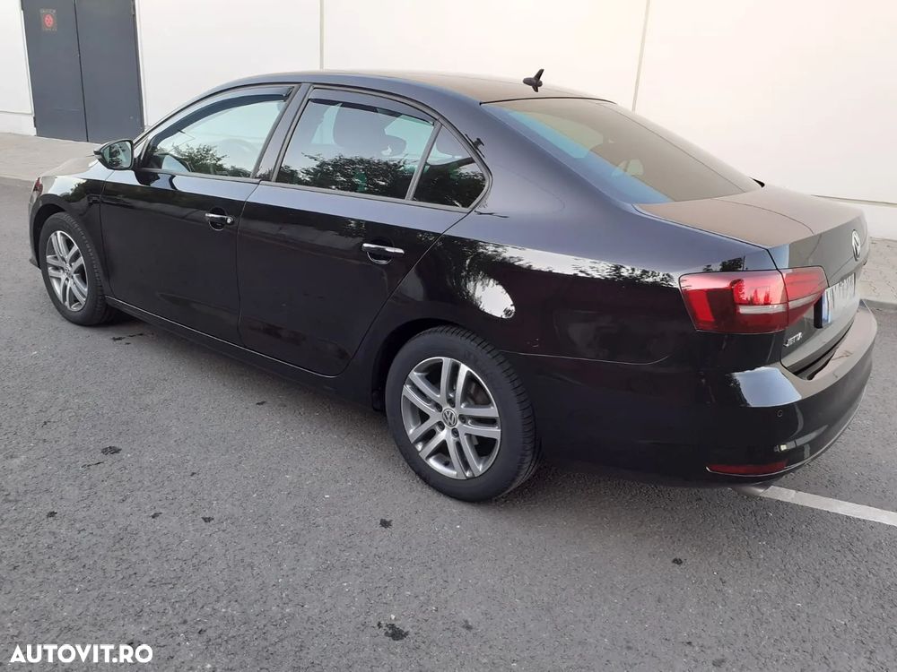 Volkswagen Jetta 2.0 TDI Highline - 11