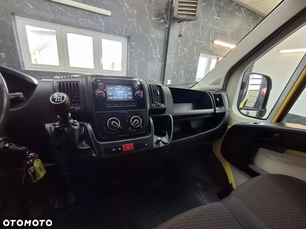 Citroën Jumper Furgon Blaszak 3 Miejsca Służba Drogowa Hak Klimatyzacja Drzwi Przesuwane Lewa Oraz Prawa Strona 2015 Rok Tempomat Dotykowe Radio - 13