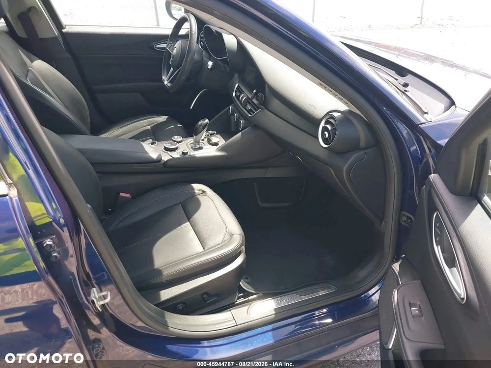 Alfa Romeo Giulia - 10