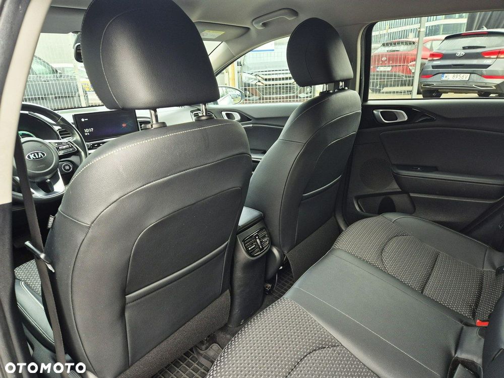Kia Ceed - 32