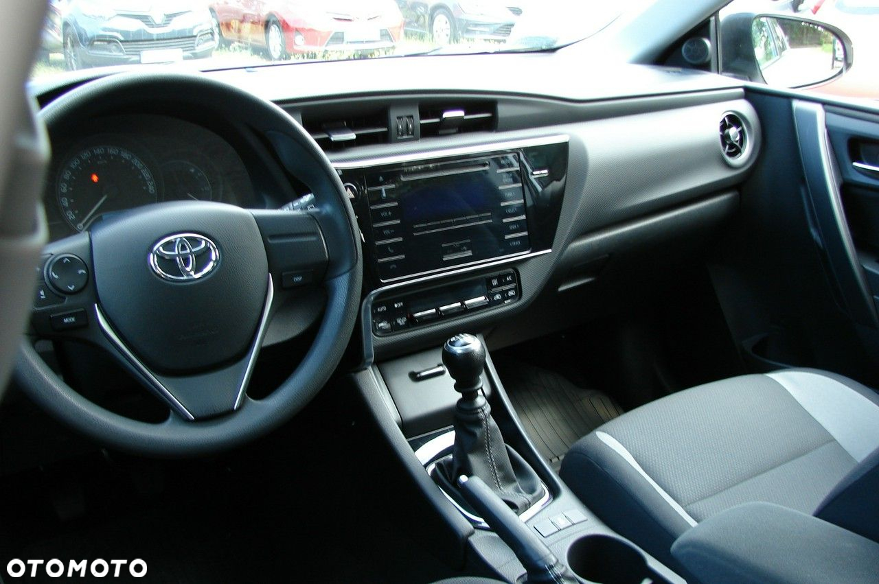 Toyota Auris - 10