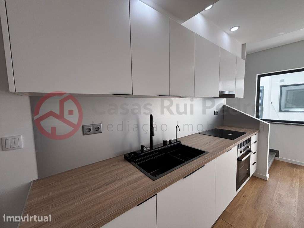 Apartamento Duplex T2+1 totalmente remodelado com logradouro no cen... - Grande imagem: 3/27