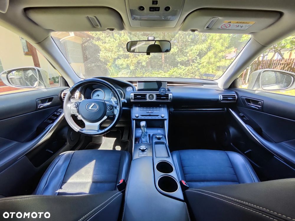 Lexus IS 200t Elite - 2