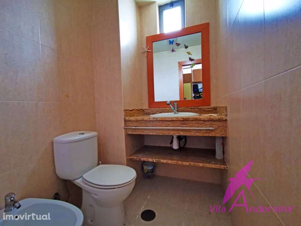 Loja para comércio a 500 metros apé da Praia da Amorosa - Grande imagem: 3/7