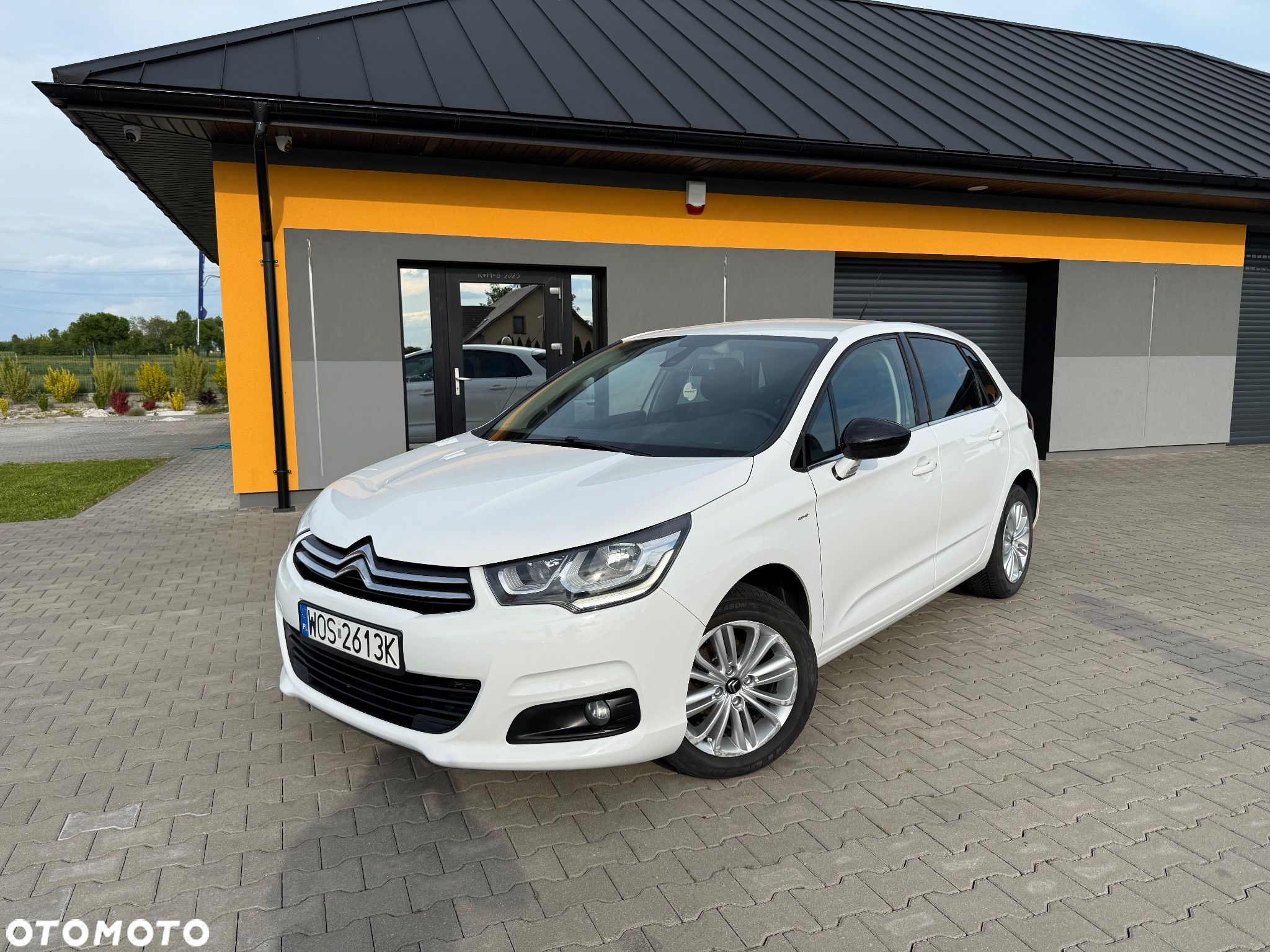 Citroën C4 e-HDi 115 Selection - 1