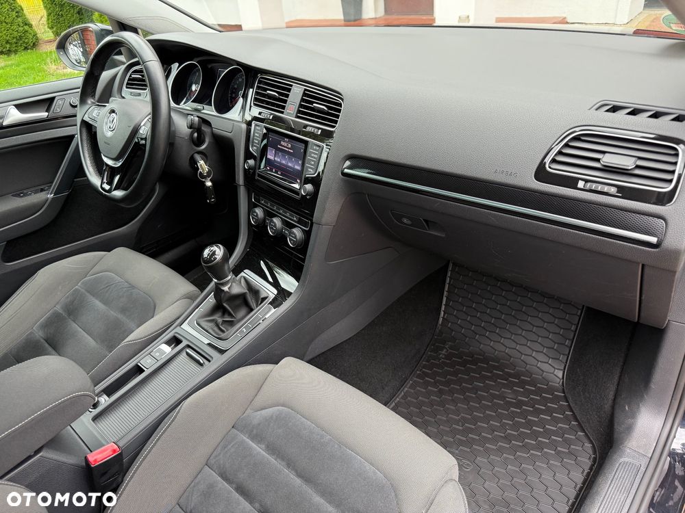 Volkswagen Golf - 17