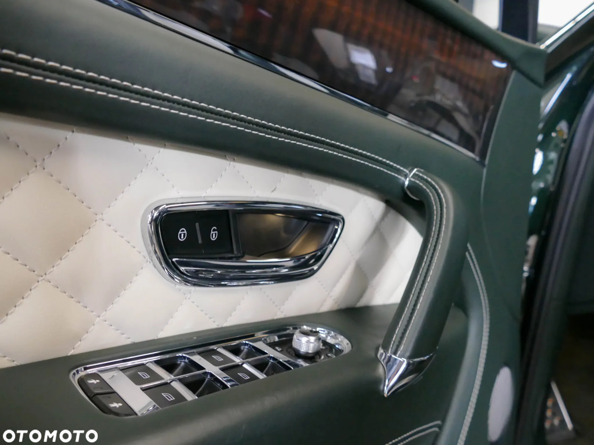 Bentley Bentayga W12 Mulliner - 20