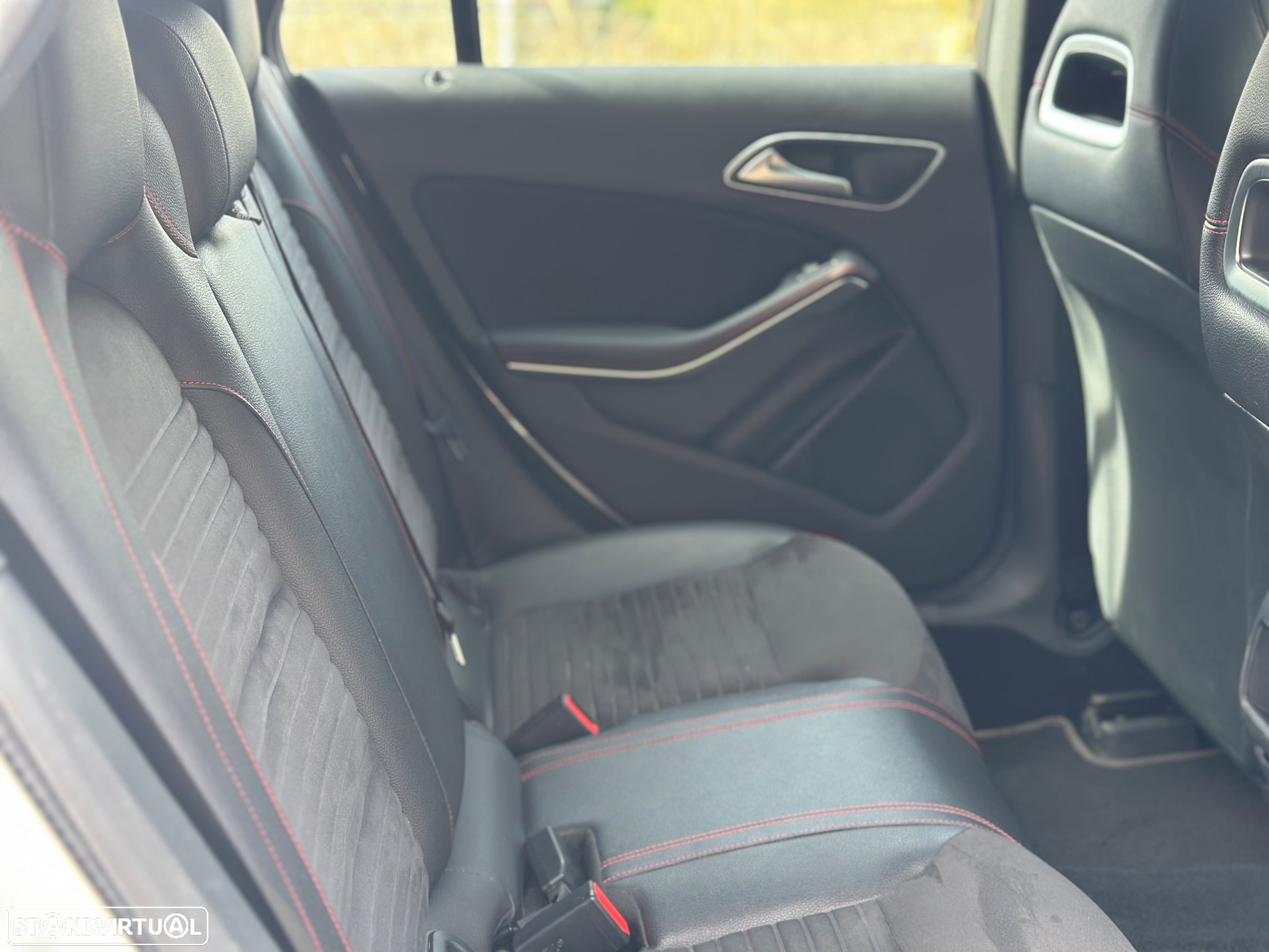 Mercedes-Benz CLA 180 d Shooting Brake AMG Line - 15