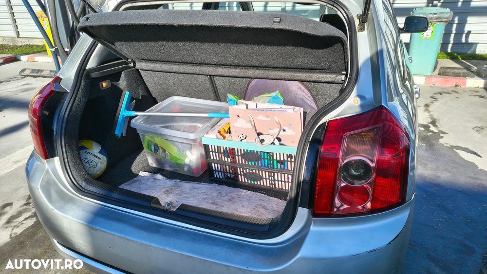 Toyota Corolla 1.4 H/B Sol - 5