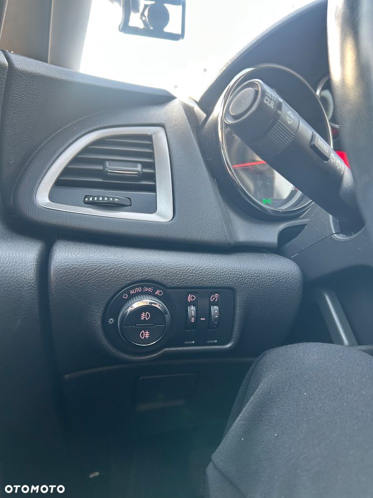Opel Astra 1.4 Turbo - 31