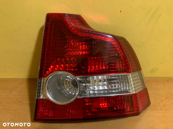 LAMPA PRAWY TYŁ VOLVO S40 II SEDAN 05R