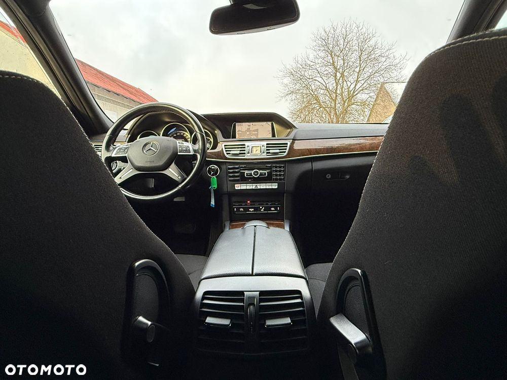 Mercedes-Benz Klasa E 220 BlueTEC 4Matic 7G-TRONIC Avantgarde - 25