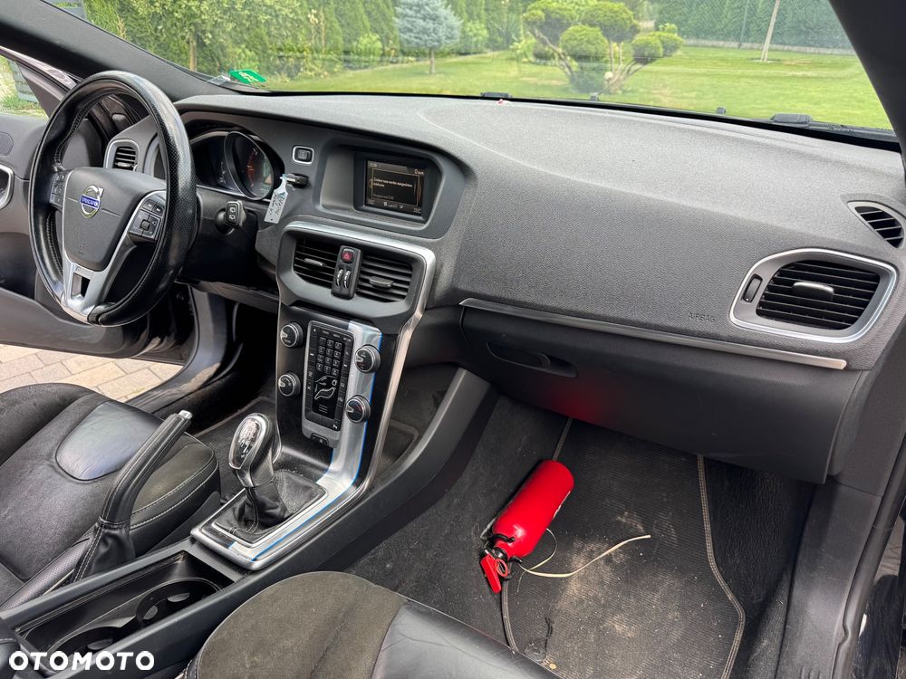 Volvo V40 D2 R Design - 11