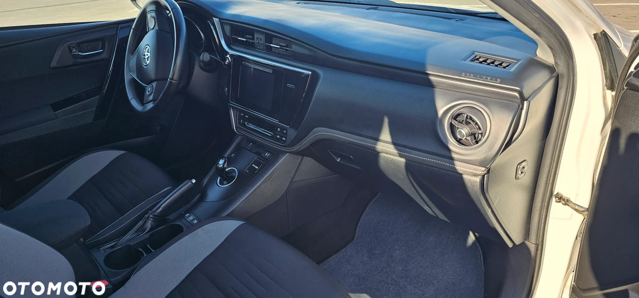 Toyota Auris Hybrid 135 Premium - 26