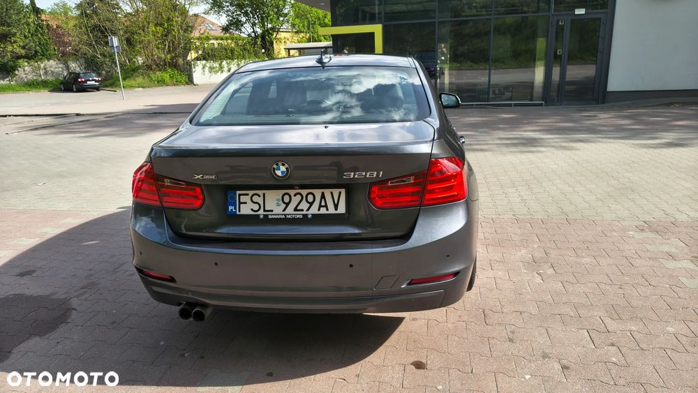 BMW Seria 3 328i xDrive - 12