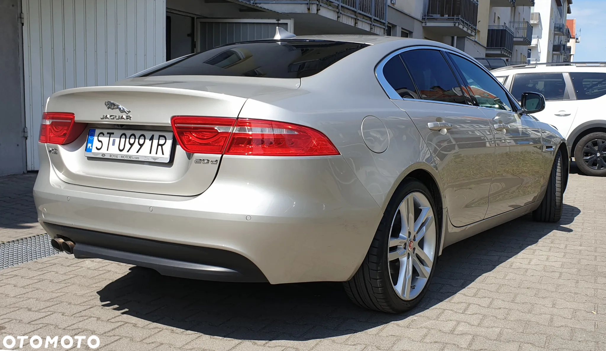 Jaguar XE 20d Prestige - 4