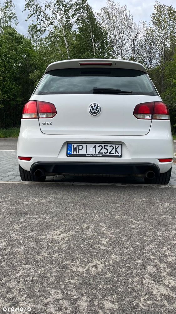 Volkswagen Golf - 6