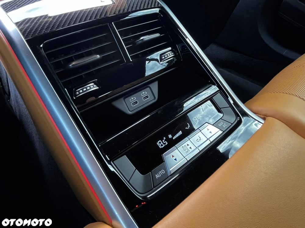 BMW M8 Competition - 36