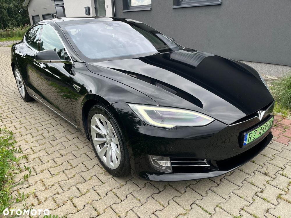 Tesla Model S - 1