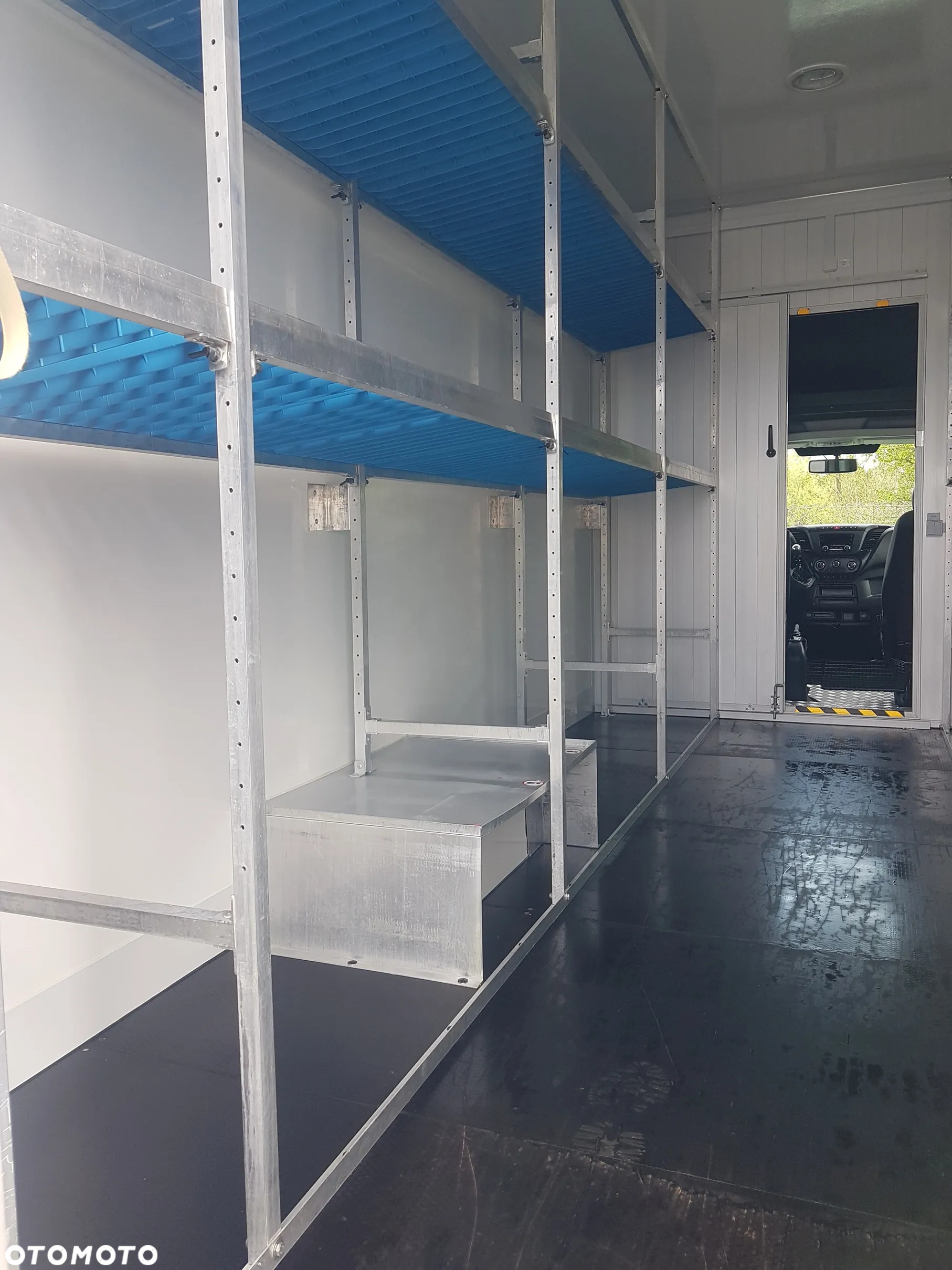 Iveco DAILY KONTENER NISKOPODŁOGOWY 4,43x2,23x2,42 SKLEP FOODTRUCK BAR KLIMA KONIOWÓZ KAMPER - 29