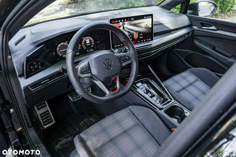Volkswagen Golf - 22