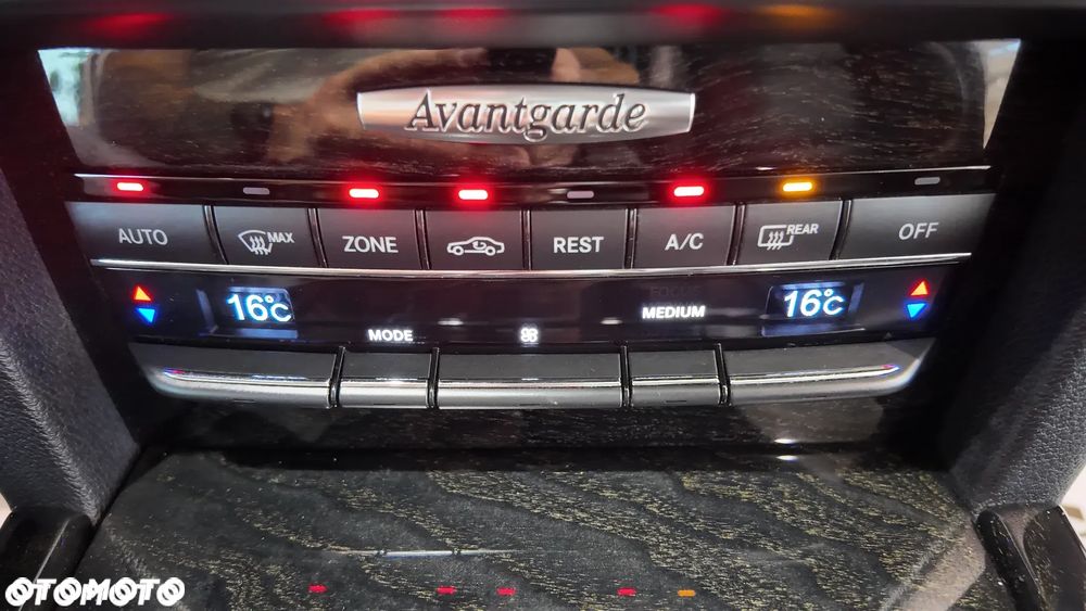 Mercedes-Benz Klasa E 350 CDI DPF BlueEFFICIENCY 7G-TRONIC Avantgarde - 29