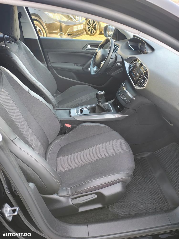Peugeot 308 - 24