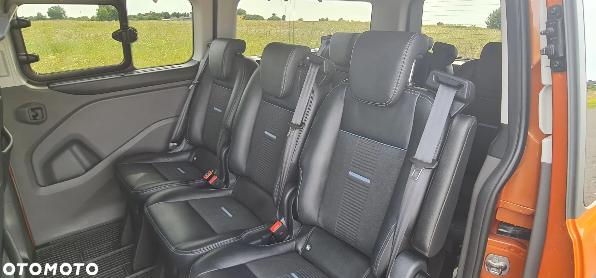 Ford Tourneo Custom 320 L2H1 VA Autm Active - 24