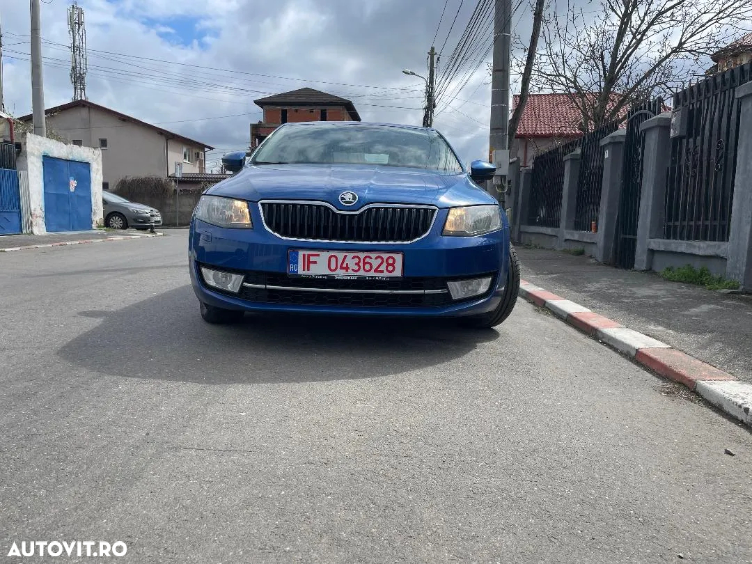 Skoda Octavia 1.6 TDI Ambiente DSG - 2