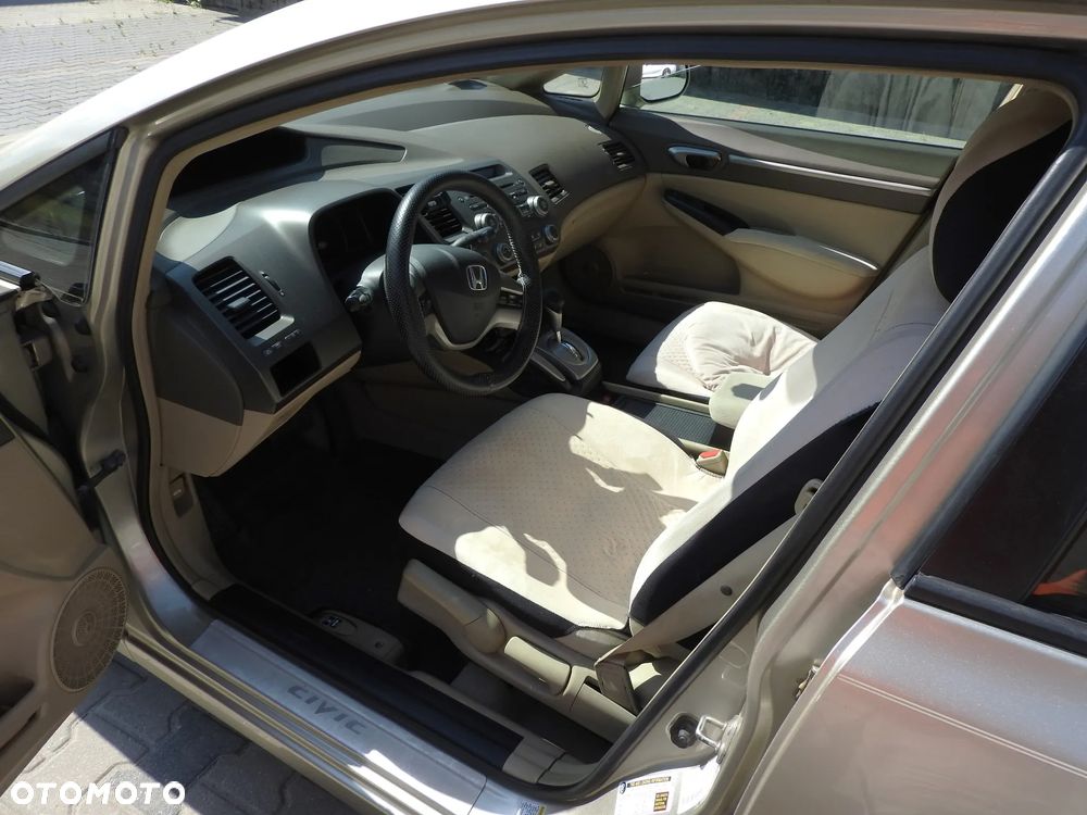 Honda Civic 1.8 Executive - 23