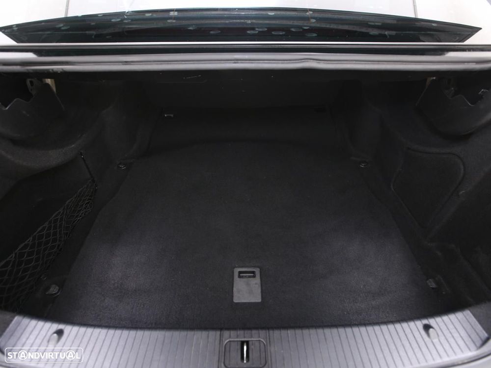 Mercedes-Benz E 300 Bluetec Hybrid Avantgarde - 13