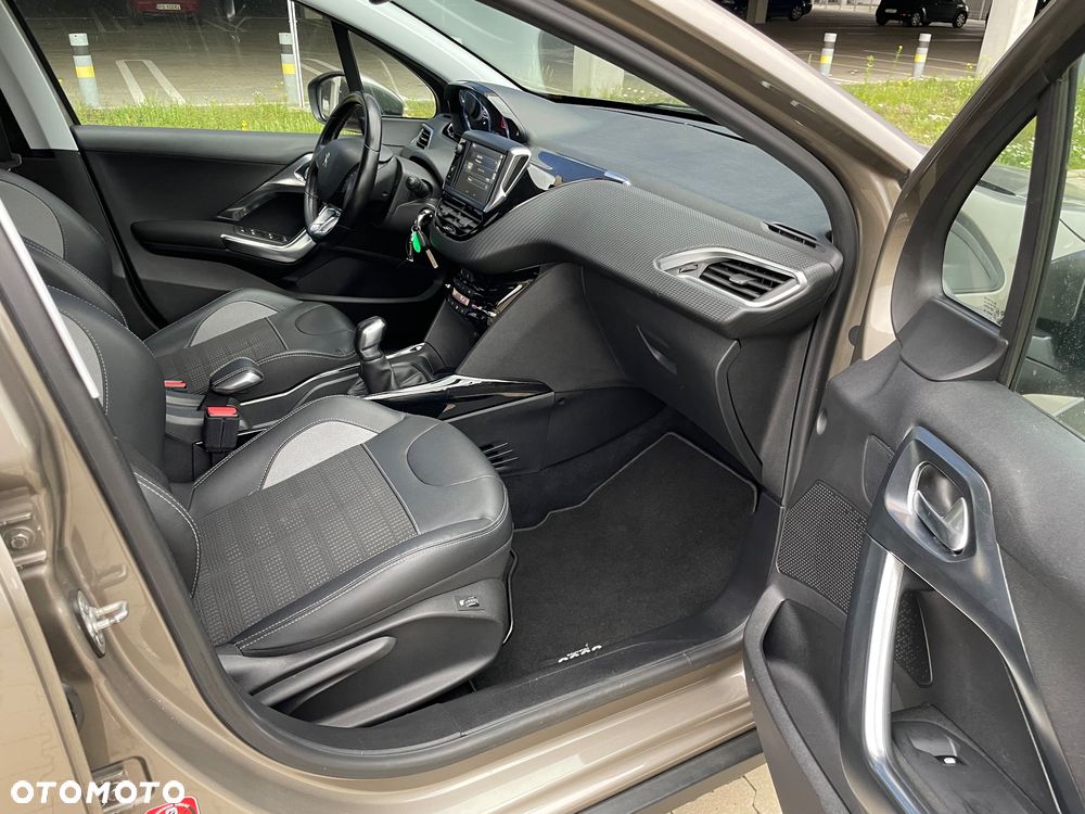 Peugeot 2008 1.2 Pure Tech Allure S&S - 18