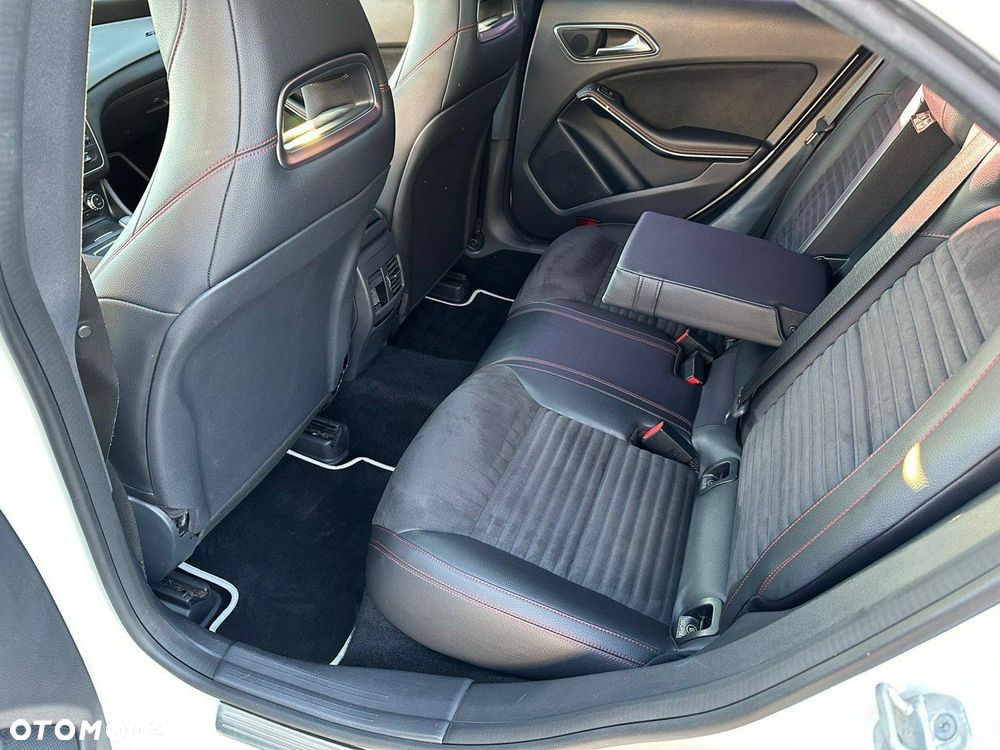 Mercedes-Benz CLA - 11