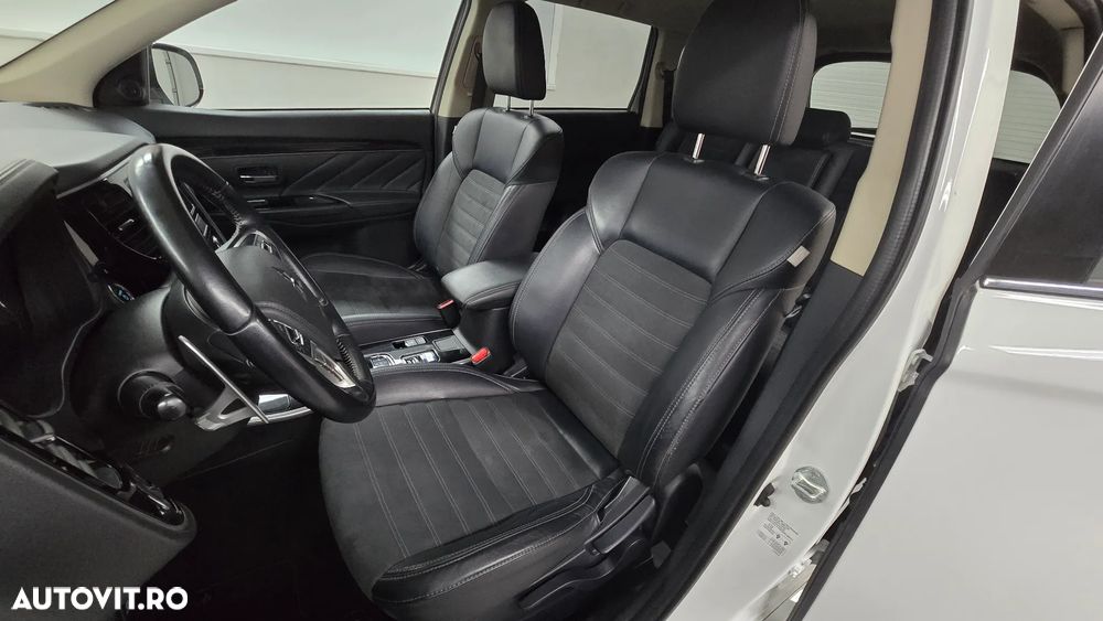 Mitsubishi Outlander PHEV 2.4 L 4X4 Intense - 13