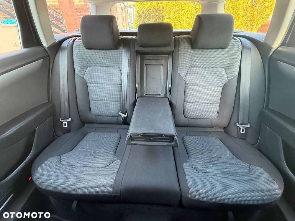 Volkswagen Passat - 26