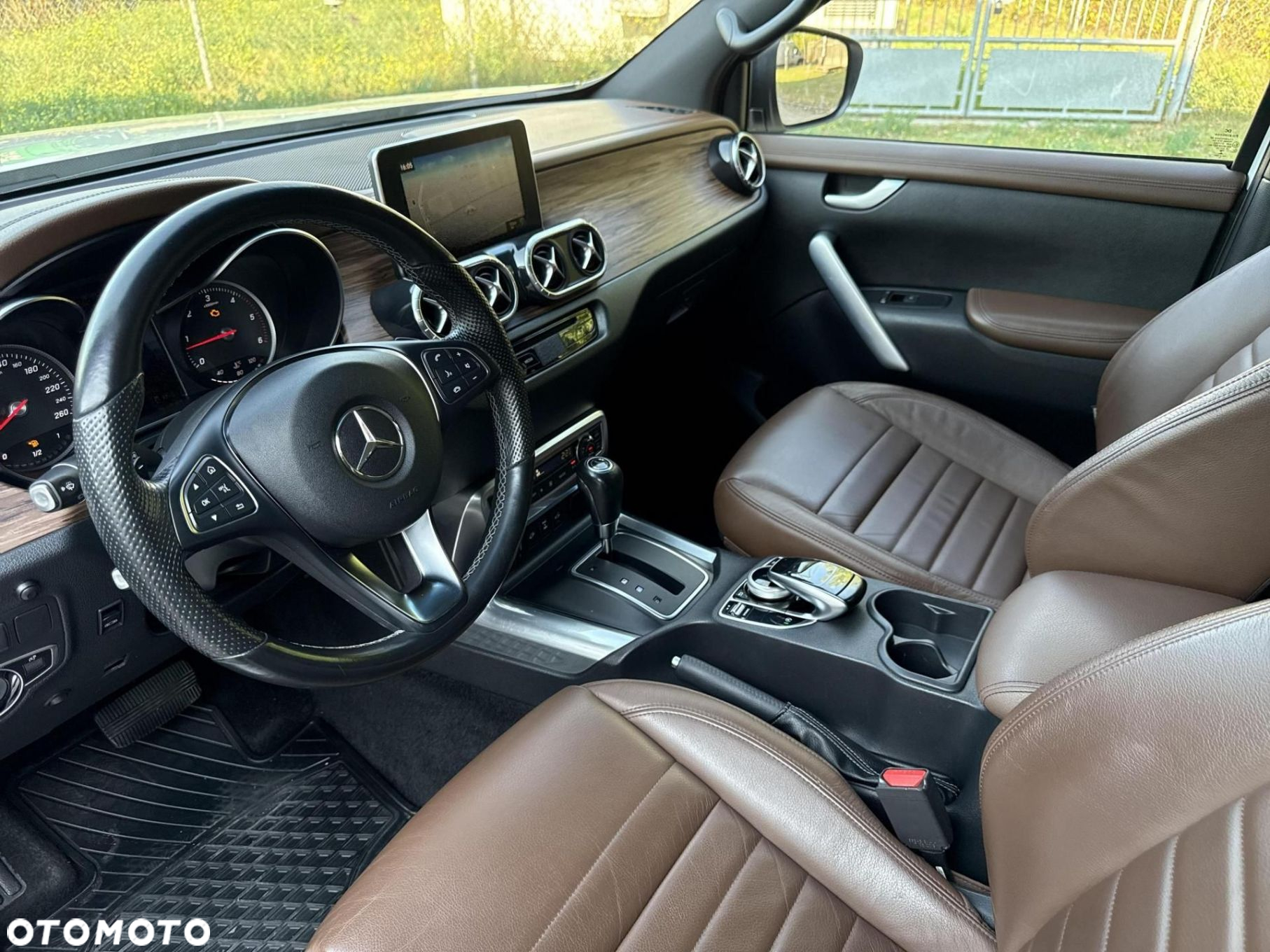 Mercedes-Benz Klasa X - 12
