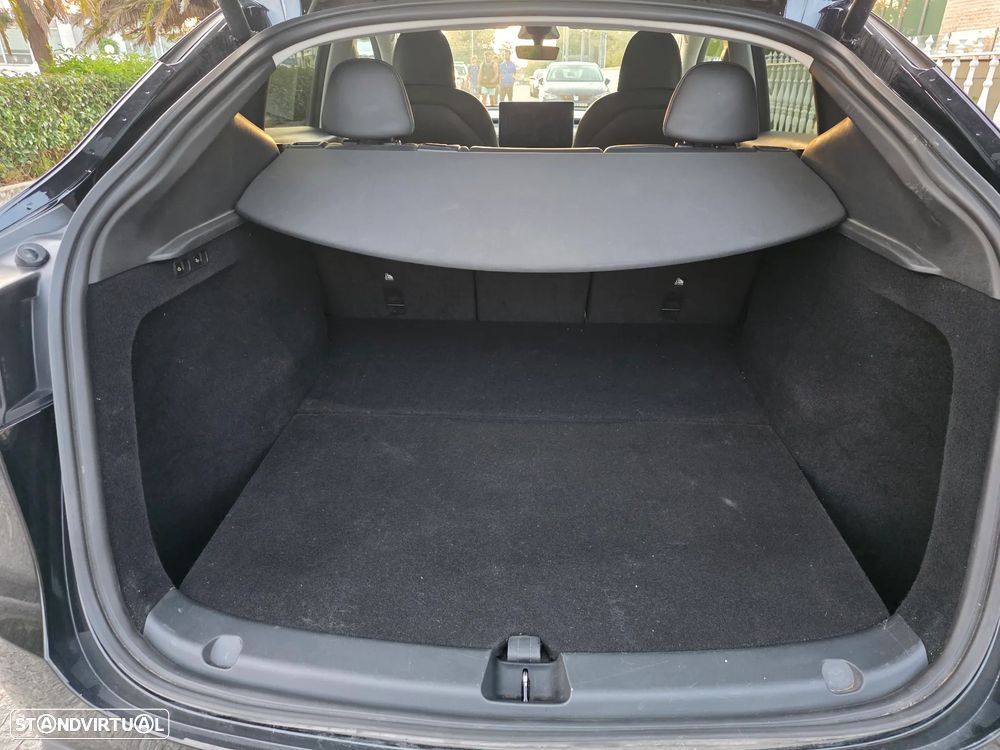 Tesla Model Y Long Range Dual Motor AWD - 19