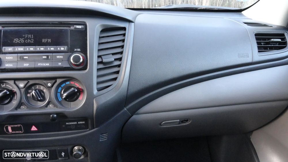 Mitsubishi L200 2.4 DI-D CD Invite 4WD - 11