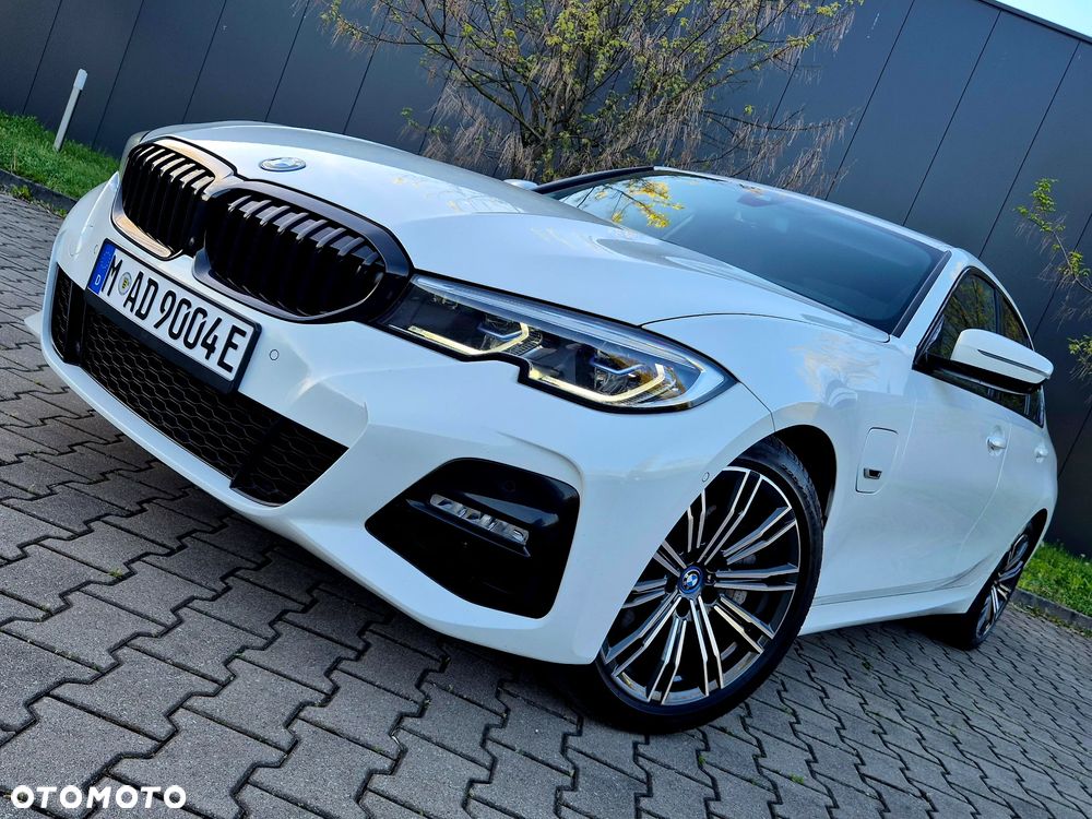 BMW Seria 3 330e M Sport - 4
